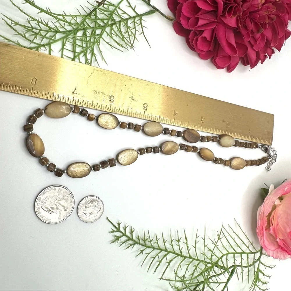 VINTAGE⚜️Beige Mother Of Pearl & Tiger’s Eye Beaded Necklace - Picture 5 of 6